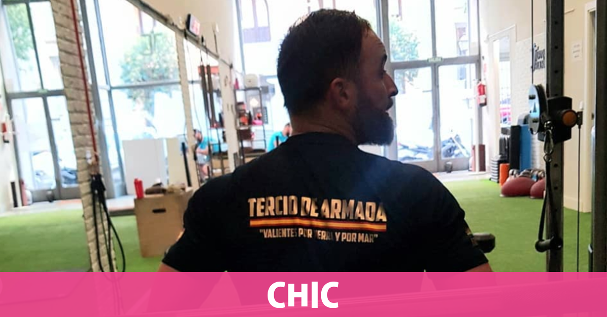 Santiago Abascal Entrena Sus M Sculos Con Camiseta De La Armada E