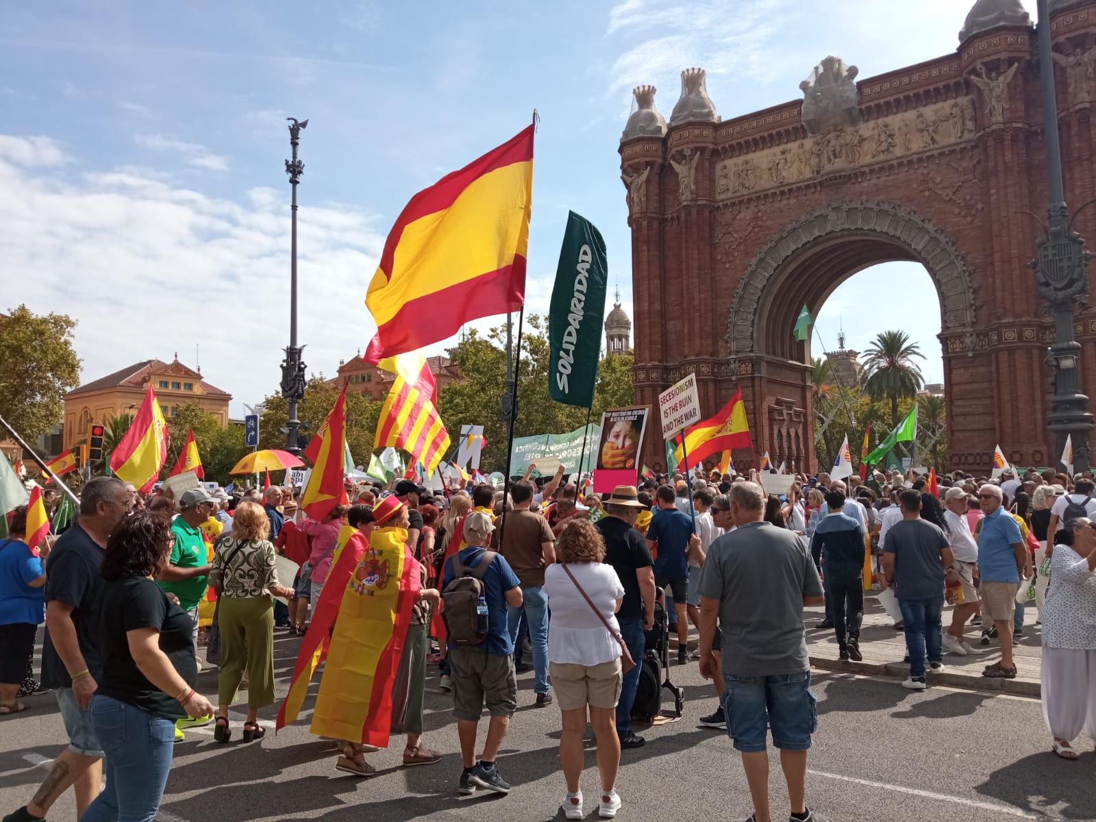 Gran manifestación en Barcelona en defensa de la libertad y el derecho