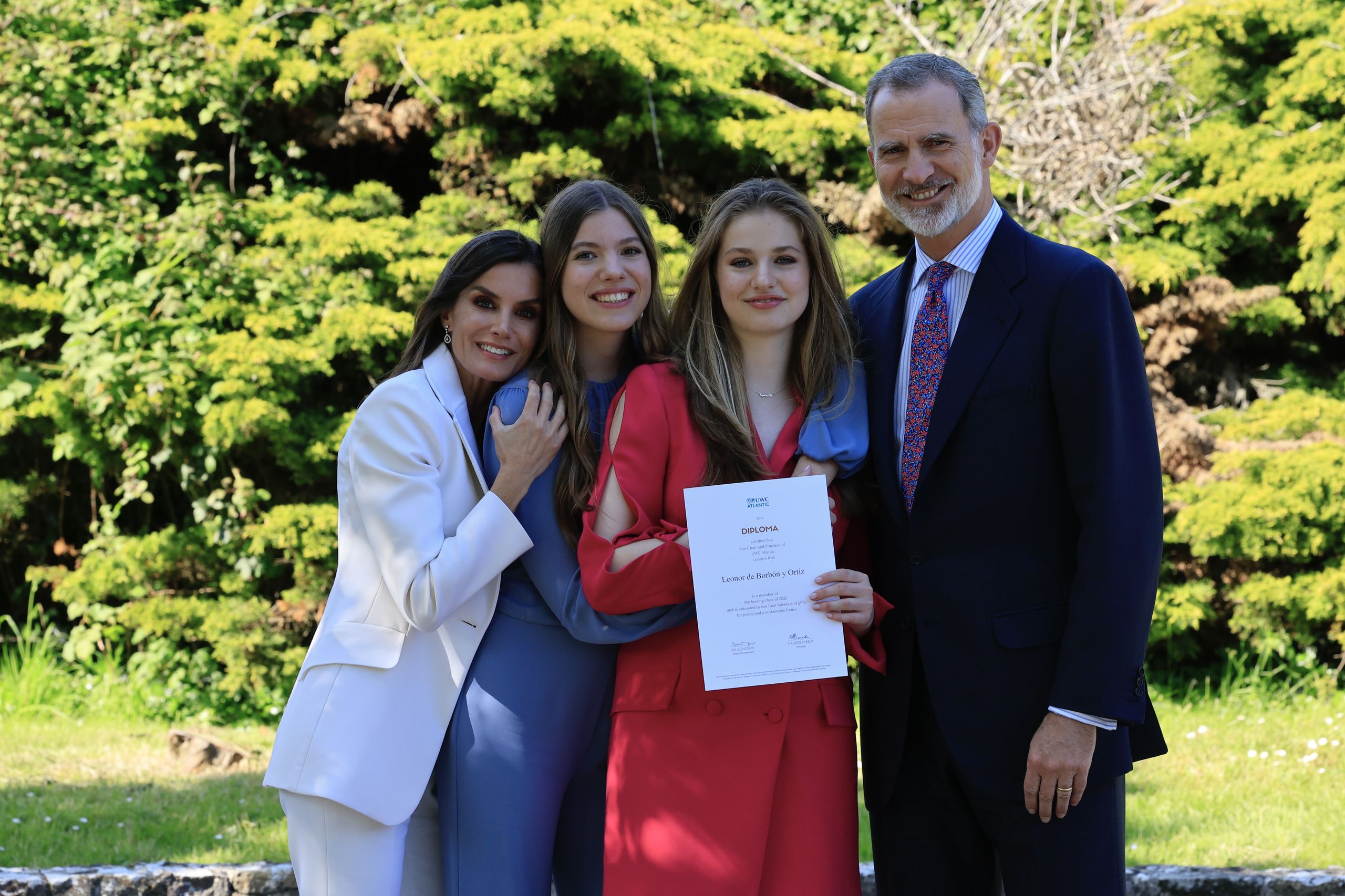 Las imágenes de la graduación de la princesa Leonor en Gales Chic