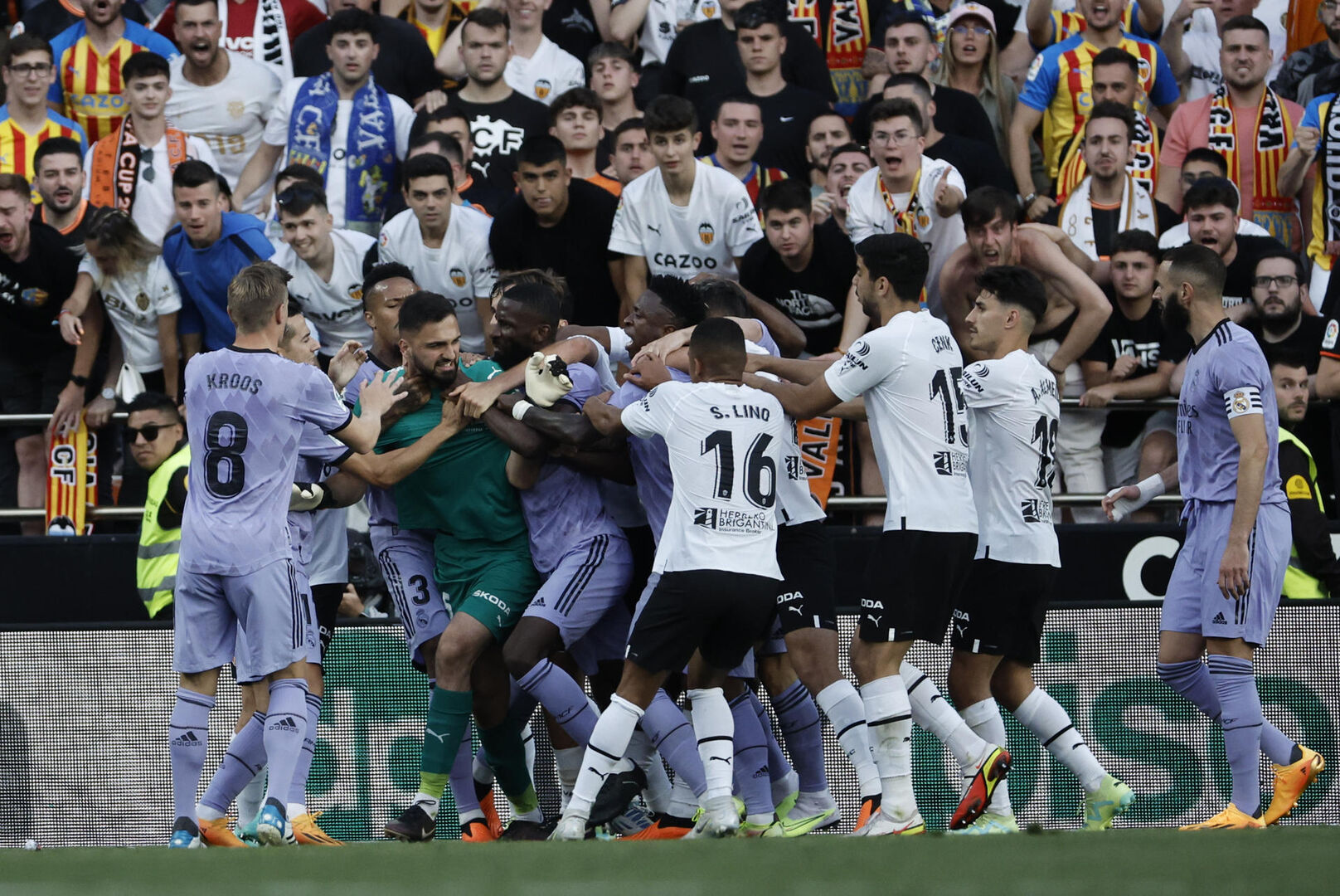 El Racismo En Mestalla Hacia Vinicius