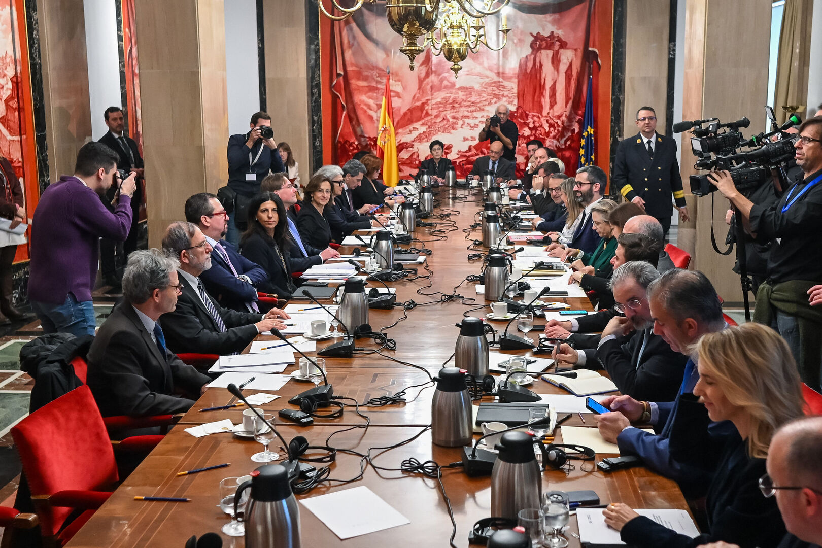 La Comisión de Venecia deja en evidencia a Bolaños en el Parlamento