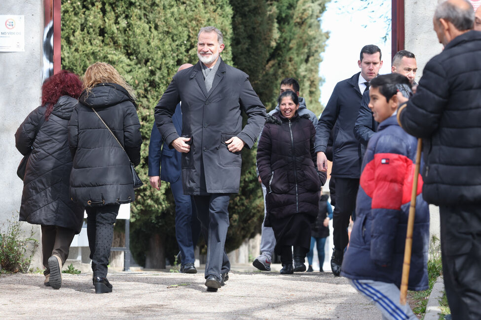 El Rey Se Saca Fotos Con Un Grupo En El Entierro De G Mez Acebo