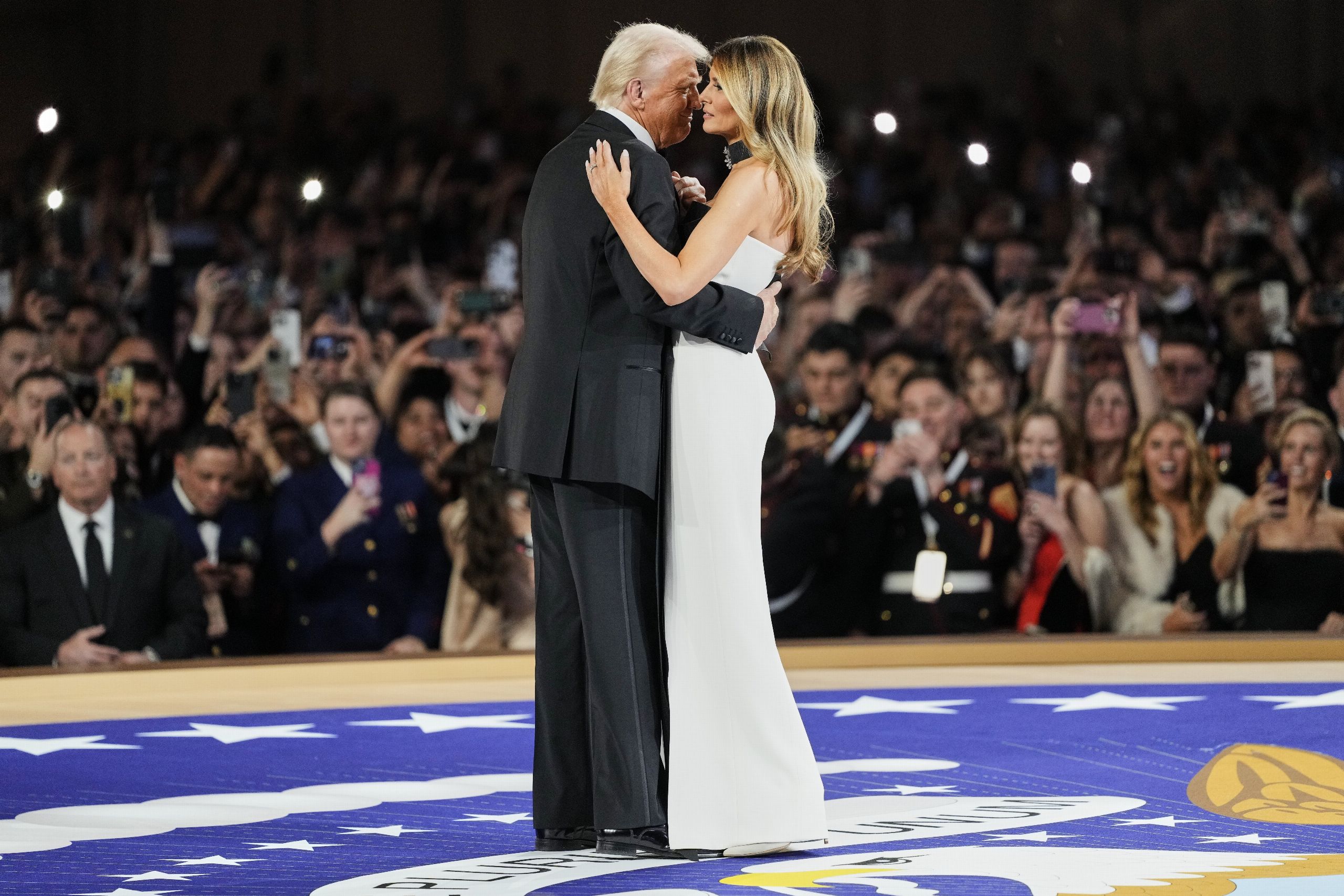 Melania Trump Y Usha Vance Las Elegantes Protagonistas Del Baile