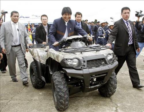 Evo Morales prueba los nuevos quads