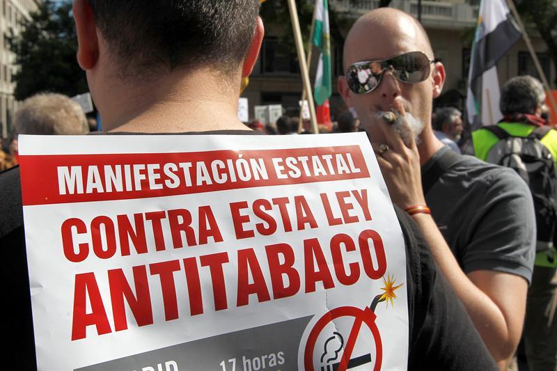 Los hosteleros se manifiestan contra la ley antitabaco