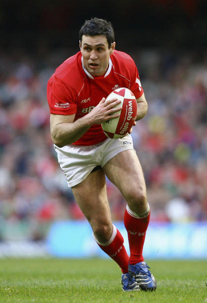 Stephen Jones en un partido con País de Gales