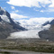 El glaciar Athabasc es conocido en Norte América y el el resto del mundo. Situado en las Montañas Rocosas de Canadá, dentro del Parque Nacional Jasper. | Wikipedia