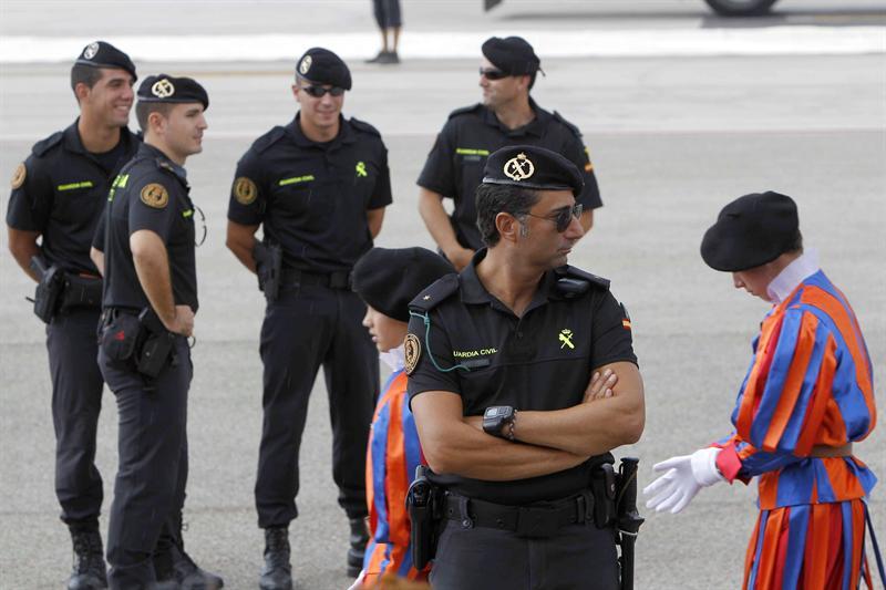 GUARDIA CIVIL AEROPUERTO MADRID BARAJAS guardia civil aeropuerto madrid barajas: