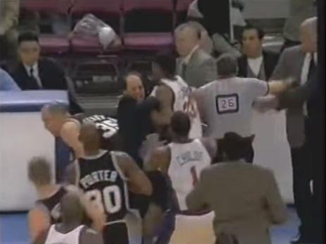 Marcus Camby contra Danny Ferry