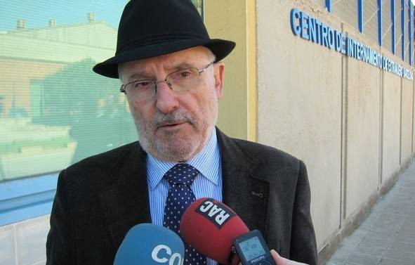 ¿Quién defiende a la niña de la bandera?