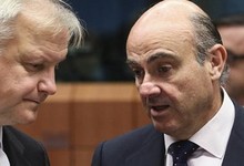 Olli Rehn conversa con el ministro espaol de Economa, Luis de Guindos. | Efe 