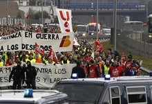 Los sindicatos en una marcha hacia la T-4 | EFE