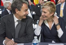 Zapatero y su mujer ayer en París | EFE