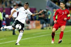 Cristiano Ronaldo (d), durante el debut de Portugal en la Eurocopa. | EFE