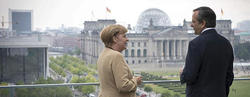 Merkel y el primer ministro griego contemplando Berln | EFE