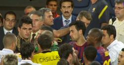 El dedo en el ojo de Mou a Tito Vilanova. | Archivo