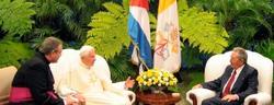 El Papa, en su encuentro con Raúl Castro. | EFE