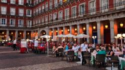 Restaurante en la Plaza Mayor de Madrid | Corbis