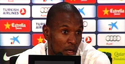 Abidal, en rueda de prensa. | Archivo