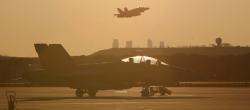 Los cazas F18, el sábado, partiendo desde Torrejón hacia la guerra de Libia. | Min. Defensa