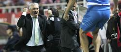 El entrenador del Granada, Fabri, celebra el tanto de la victoria ante el Sevilla. | EFE