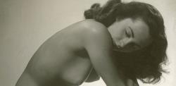 Liz Taylor, a los 24 años y posando desnuda