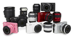 Las cmaras J1 y V1 con los distintos objetivos y flash. | Nikon