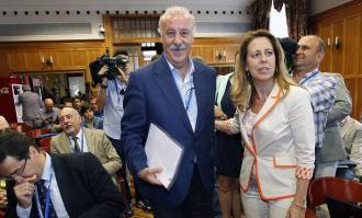Ana Muñoz, en una imagen de archivo junto a Vicente del Bosque. | EFE