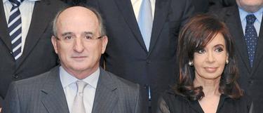 Antonio Brufau, junto a la presidenta argentina, Cristina Fernndez. |Archivo/Efe 