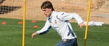 Canales entrena con el Valencia en la Ciudad Deportiva de Paterna. | Foto: Twitter