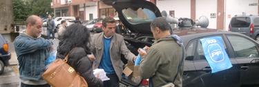 Carlos Garca pidiendo el voto en Elorrio | Libertad Digital