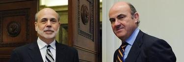 Luis de Guindos y Ben Bernanke en la sede de la FED |Efe  