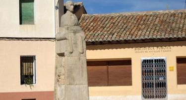Monumento a Isidoro de Antillón en su pueblo natal de Santa Eulalia del Campo