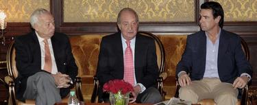 El Rey D. Juan Carlos junto a Margallo y Soria este sábado en Nueva Dehli, antes de partir de vuelta a España | EFE