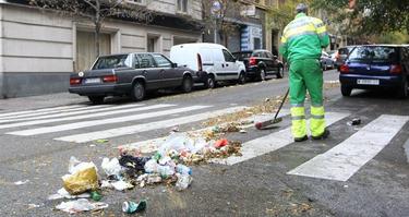 Operarios de limpieza vuelven al trabajo tras 13 días de huelga | EFE