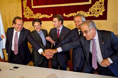 La Xunta y Pemex, tras sellar el acuerdo. | EFE