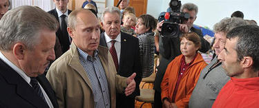 Putin, visitando a los afectados por unas inundaciones | EFE