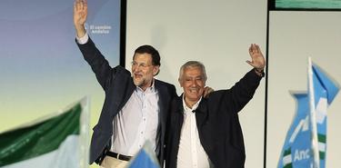 Mariano Rajoy y Javier Arenas este domingo en Cádiz | Tarek/PP