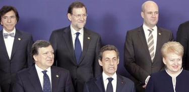 Rajoy, con varios líderes europeos, entre ellos Sarkozy | Moncloa