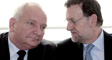 El presidente del PPE, Josep Daul y Mariano Rajoy este jueves. | PP