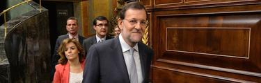 Rajoy, con la vicepresidenta, en el Congreso | D. Crespo
