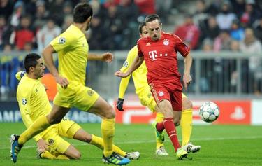 Ribery, ante los defensas del Villarreal. | EFE