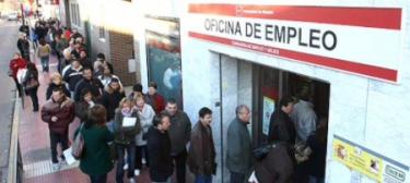 El empleo en las grandes empresas cae un 3,2% y los salarios suben un 1,2%