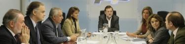 Rajoy, junto a altos cargos del PP | Archivo