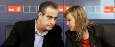 Corbacho y Pajín, en una rueda de prensa del PSOE. | Archivo
