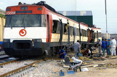 Los coches 4 y 5 del tren de Atocha apartados en Santa Catalina. (Archivo)