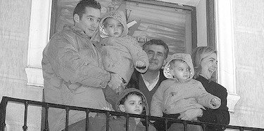 La familia Urdangarín en la Cabalgata de Reyes de 2003 en Alcalá de Henares | Diario de Alcalá
