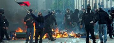 Siete heridos y 60 detenidos en una nueva oleada de graves disturbios en Atenas