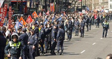 Cientos de policías municipales se manifiestan contra Gallardón