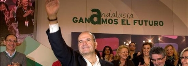 Chaves se despide del PSOE-A: "Antoñita, Iván y Paula, habéis sido mi sostén" 